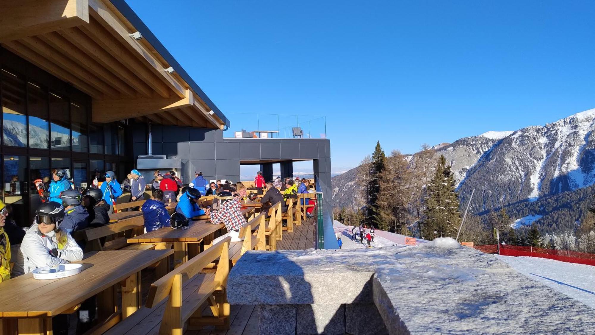Ale 1206, Marilleva 1400 Accesso Diretto Alle Piste Luaran gambar